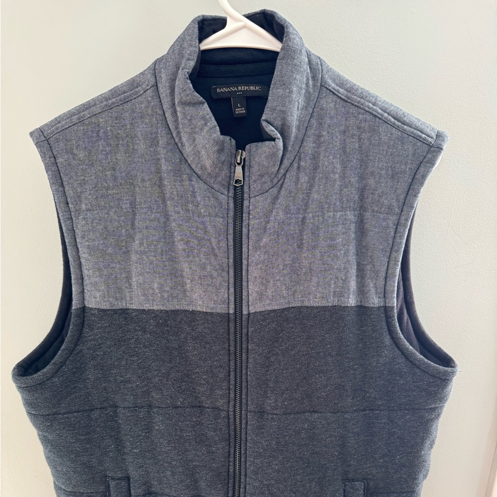 Banana Republic Men’s Puff Vest in Excellent Condition! Size Large!